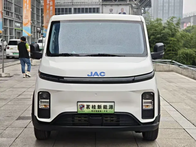 JAC Motors Van Boulevard — Фото автомобиля 3