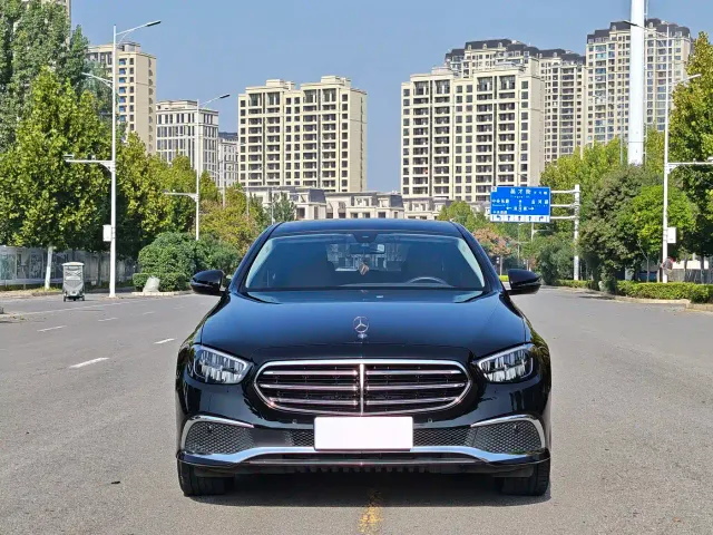 Mercedes-Benz E-Class — Фото автомобиля 2