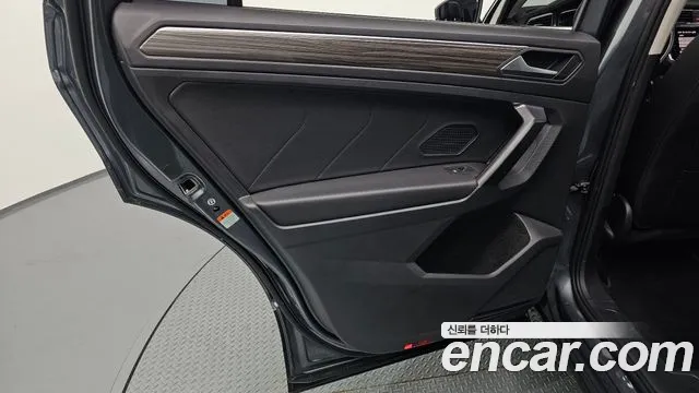 Volkswagen Tiguan — Фото автомобиля 25