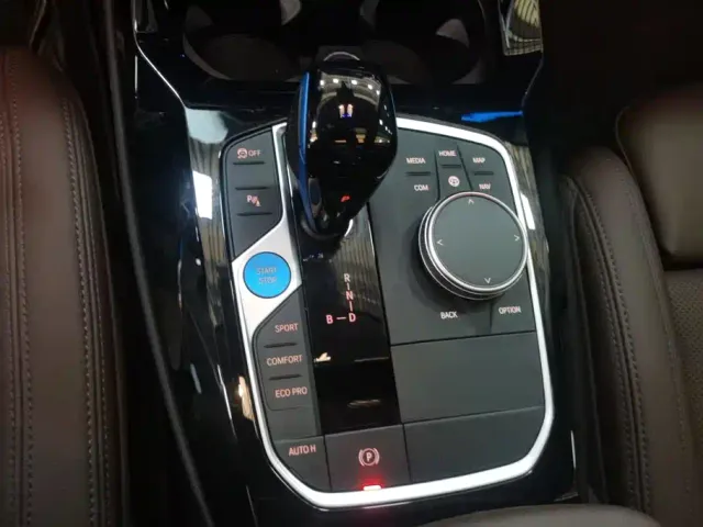 BMW iX3 — Фото автомобиля 16