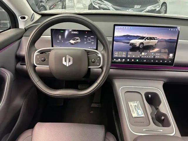Leapmotor C10 — Фото автомобиля 12