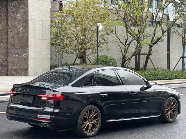 Audi S4 — Фото автомобиля 9