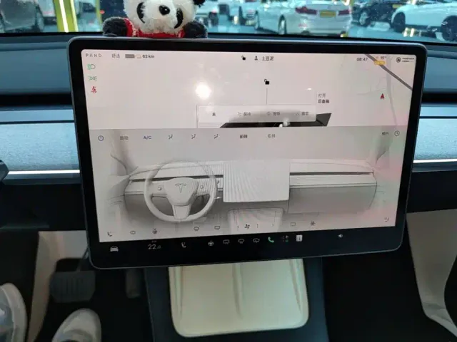 Tesla Model Y — Фото автомобиля 12