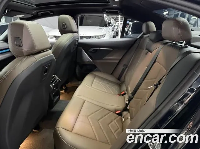 BMW 5 Series G60 — Фото автомобиля 10