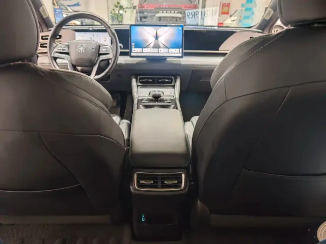 BYD Qin L — Фото автомобиля 12
