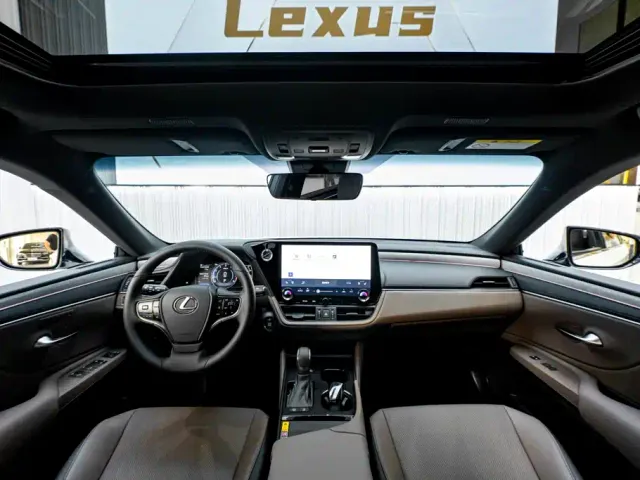 Lexus ES — Фото автомобиля 17
