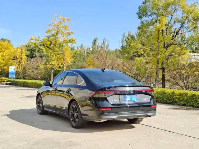 Honda Accord — Фото автомобиля 12
