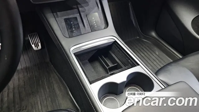 Tesla Model Y — Фото автомобиля 28