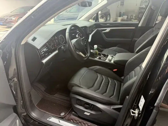 Volkswagen Touareg — Фото автомобиля 3