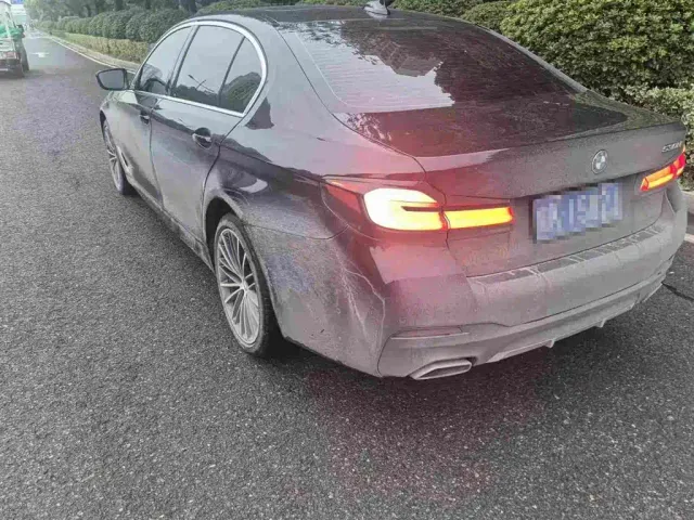 BMW 5 Series — Фото автомобиля 2