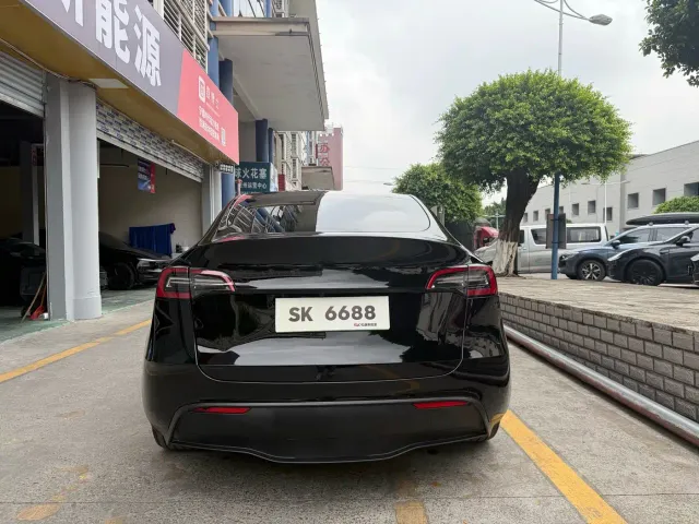 Tesla Model Y — Фото автомобиля 5