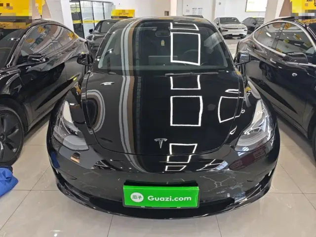 Tesla Model 3 — Фото автомобиля 2