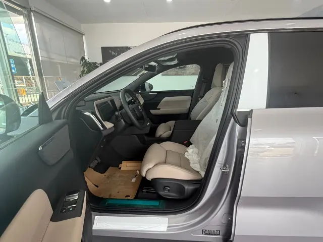 Volvo XC70 Plug-in Hybrid — Фото автомобиля 14