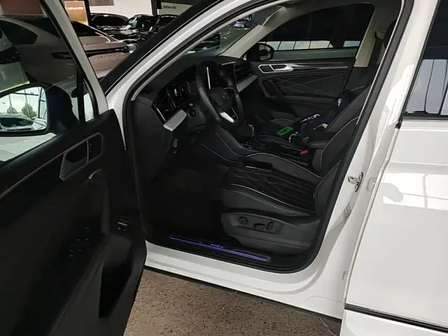 Volkswagen Tiguan L PHEV — Фото автомобиля 15