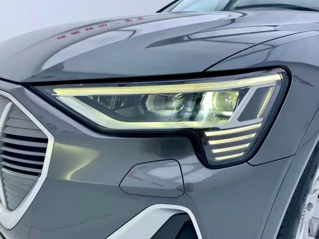 Audi e-tron — Фото автомобиля 8