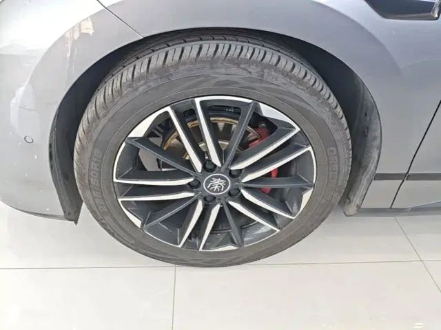 BYD Qin L — Фото автомобиля 22