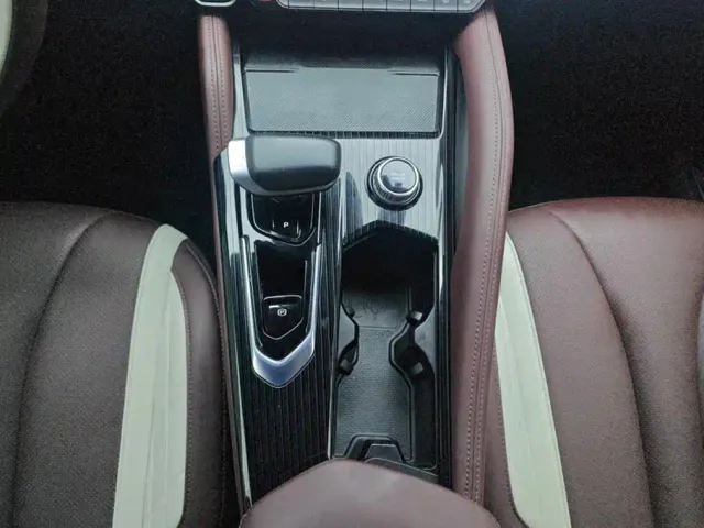 Geely Xingyue L — Фото автомобиля 16