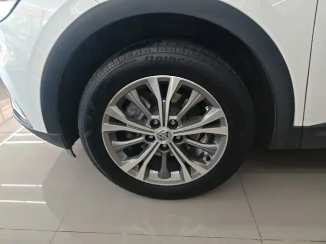 Buick Envision Plus — Фото автомобиля 22
