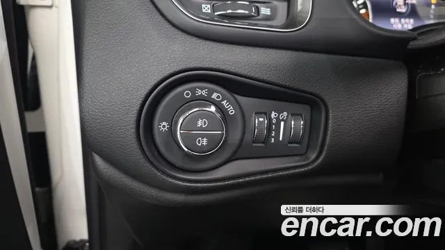 Jeep Renegade — Фото автомобиля 24