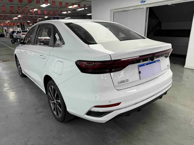 Geely Emgrand — Фото автомобиля 11