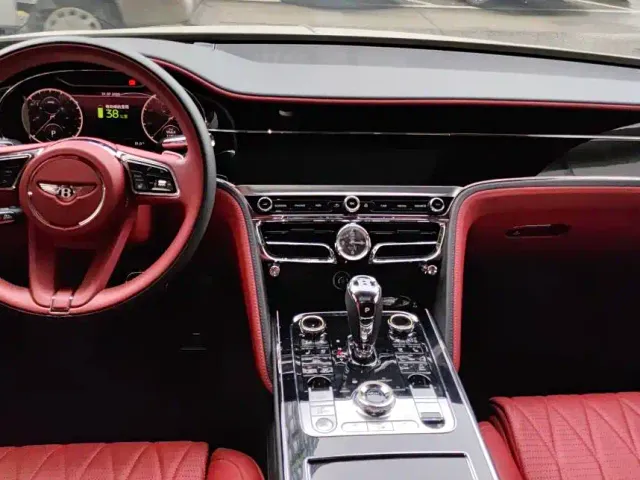 Bentley Flying Spur — Фото автомобиля 2