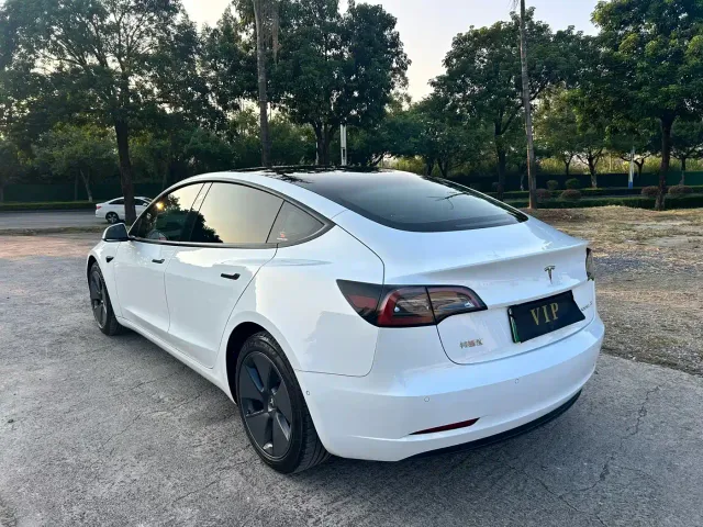 Tesla Model 3 — Фото автомобиля 7