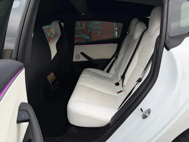 Tesla Model 3 — Фото автомобиля 12