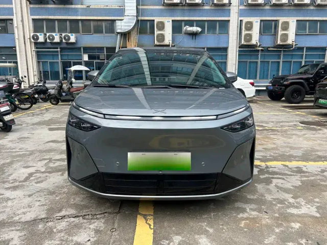 Xpeng X9 — Фото автомобиля 2