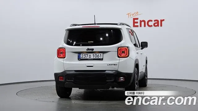 Jeep Renegade — Фото автомобиля 4