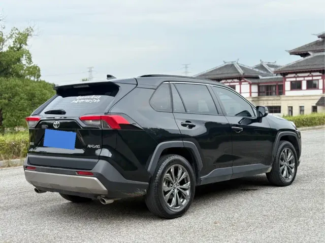 Toyota RAV4 — Фото автомобиля 6