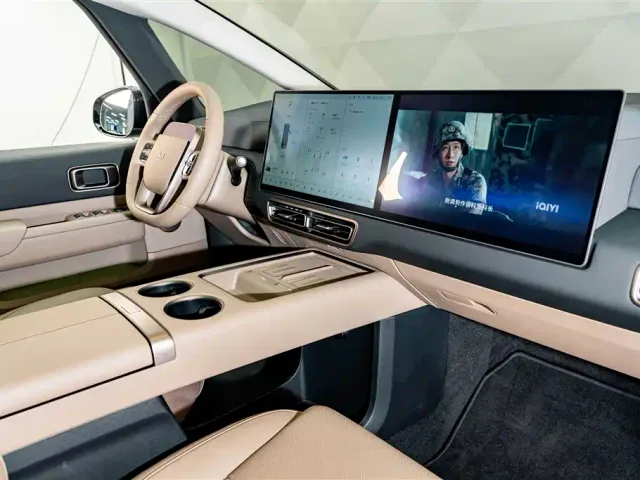 Li Auto MEGA — Фото автомобиля 25