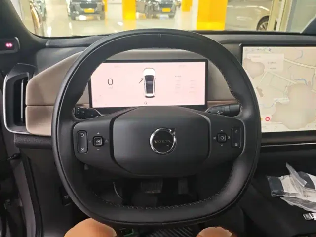 Volvo XC70 Plug-in Hybrid — Фото автомобиля 10