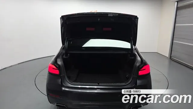 BMW 5 Series G30 — Фото автомобиля 26