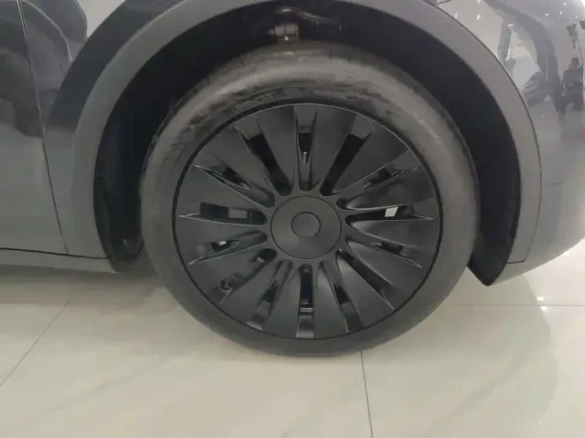Tesla Model Y — Фото автомобиля 6
