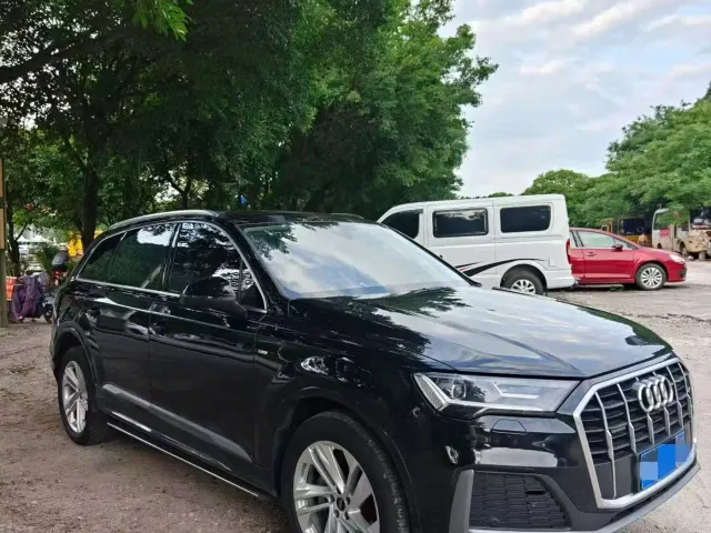 Audi Q7 — Фото автомобиля 3