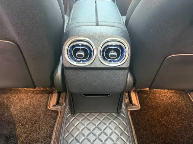 Mercedes-Benz C-Class — Фото автомобиля 10