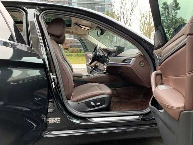 BMW 5 Series — Фото автомобиля 12