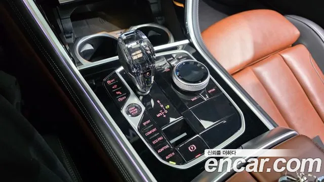 BMW 8 Series G15 — Фото автомобиля 12