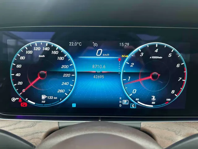 Mercedes-Benz E-Class — Фото автомобиля 10