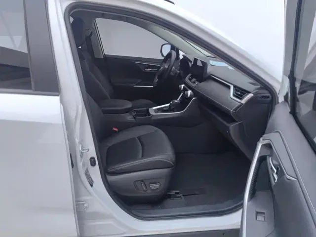 Toyota RAV4 — Фото автомобиля 8