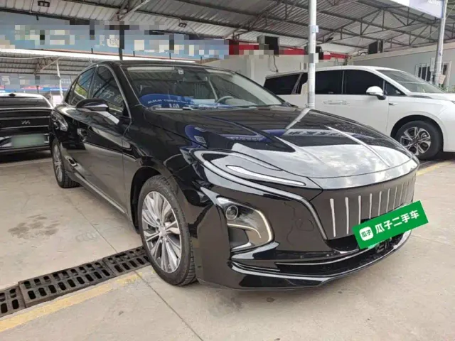 Hongqi E-QM5 — Фото автомобиля 3
