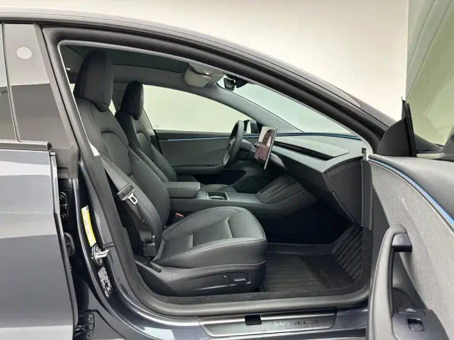 Tesla Model 3 — Фото автомобиля 23