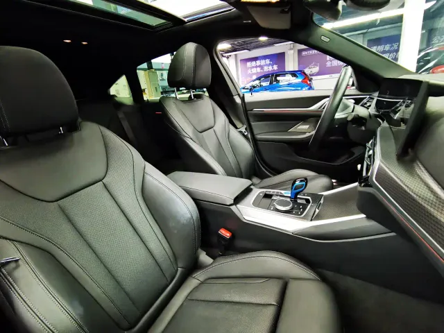 BMW i4 — Фото автомобиля 17
