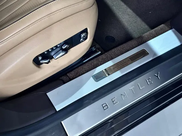 Bentley Flying Spur — Фото автомобиля 26