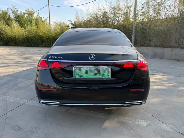 Mercedes-Benz E-Class — Фото автомобиля 8