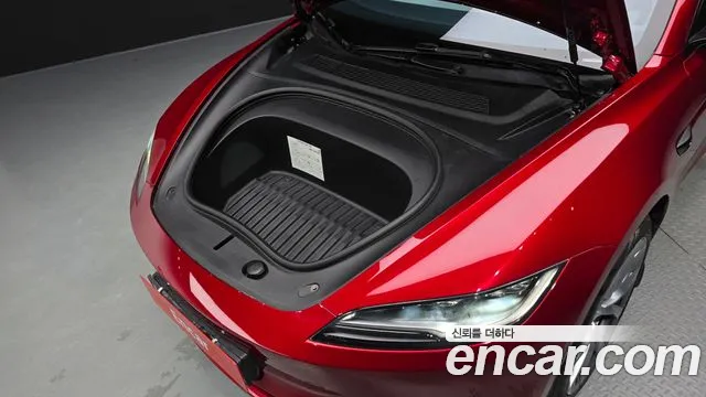 Tesla Model 3 — Фото автомобиля 6