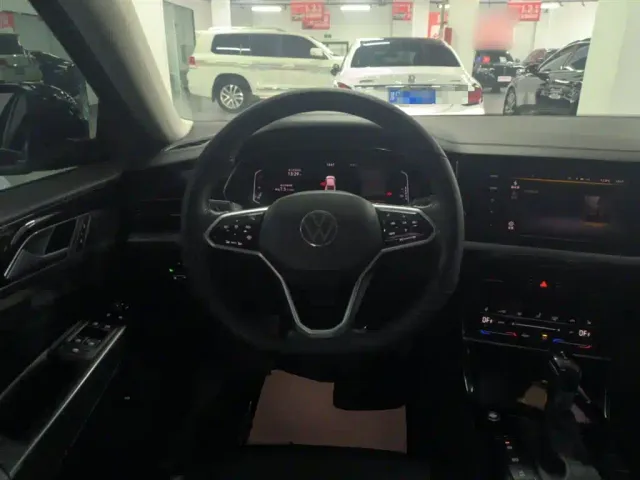 Volkswagen Passat — Фото автомобиля 10