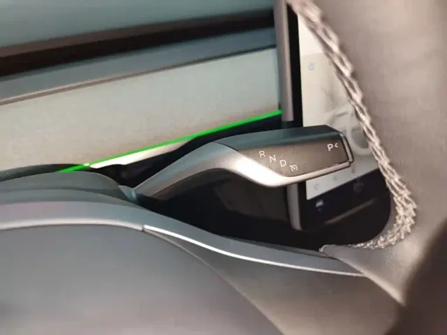 Tesla Model Y — Фото автомобиля 13