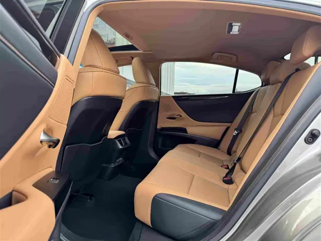 Lexus ES — Фото автомобиля 14
