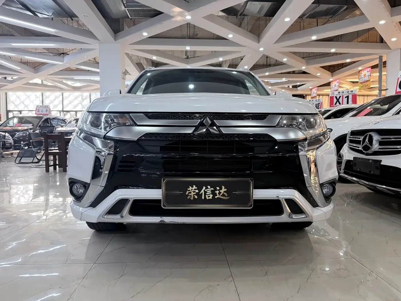 Mitsubishi Outlander 2021 2.0L 2WD Enjoyment Edition 7-Seater — Фото автомобиля 2